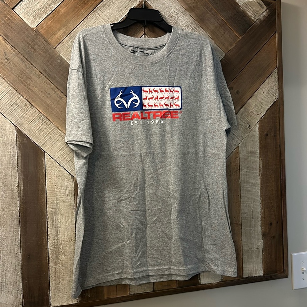 Realtree Men’s T-Shirt, Size XL, Never Worn